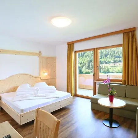 Hotel Seehof Monguelfo-Tesido / Welsberg-Taisten Exterior photo